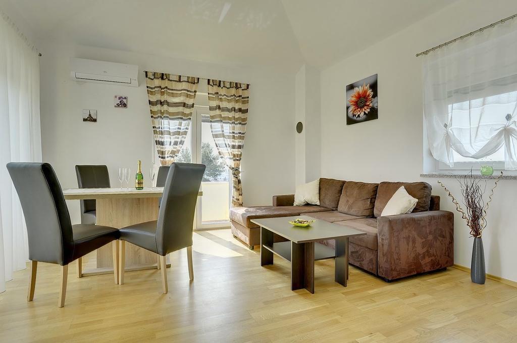 Apartments Kralj 梅杜林 外观 照片
