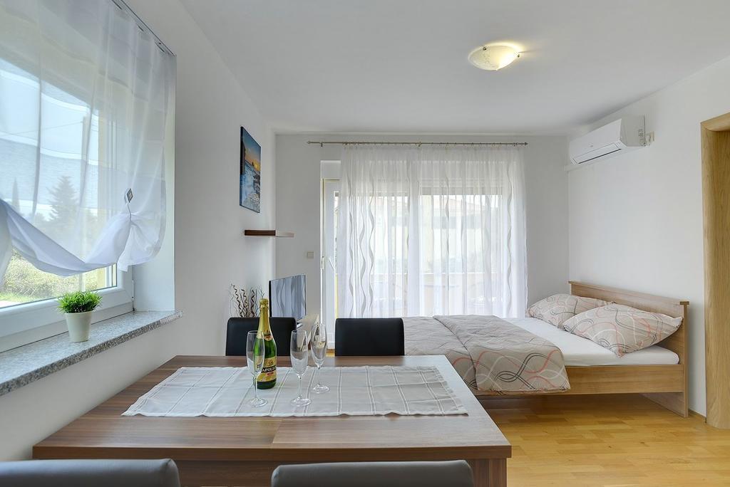 Apartments Kralj 梅杜林 外观 照片