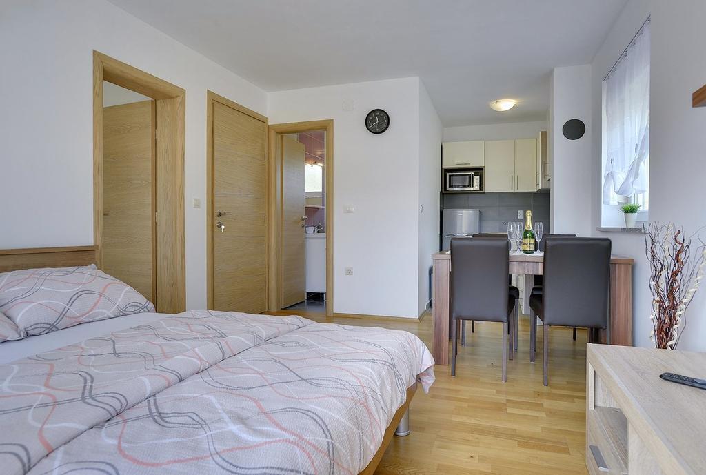 Apartments Kralj 梅杜林 外观 照片