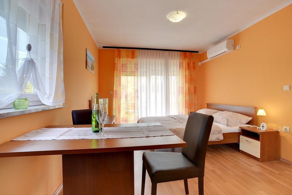 Apartments Kralj 梅杜林 外观 照片