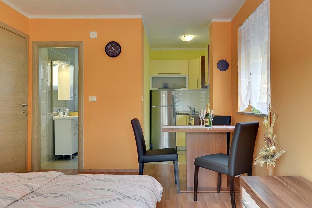 Apartments Kralj 梅杜林 外观 照片