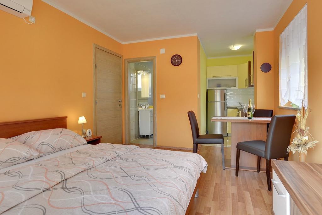 Apartments Kralj 梅杜林 外观 照片