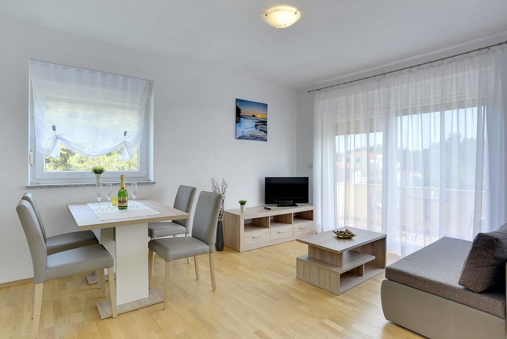 Apartments Kralj 梅杜林 外观 照片